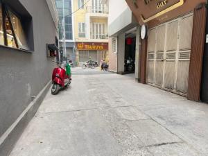 Nhà mặt phố Linh Lang - Ba Đình - oto đỗ cửa - khu vực kinh doanh sầm uất