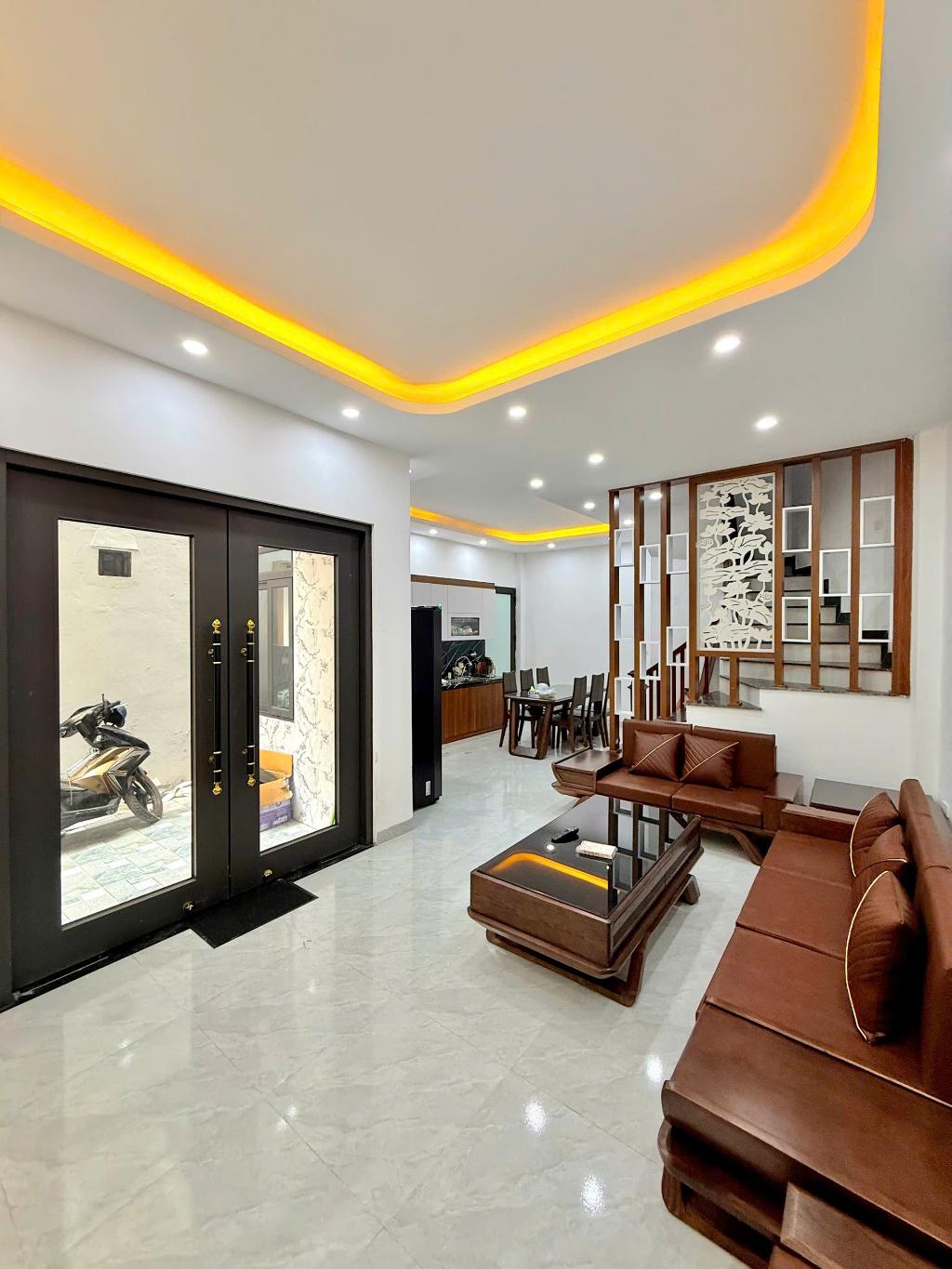 Bán nhà 4 tầng tứ hiệp