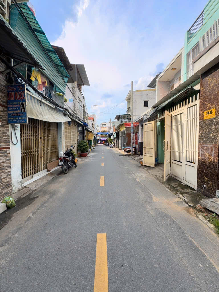 Siêu Phẩm Mặt Tiền - Giá Chỉ 3.47 Tỷ - Kinh Doanh Đỉnh - Nhà 3 Tầng - Sổ Vuông Đẹp - Ngay Chợ Gò Xoài