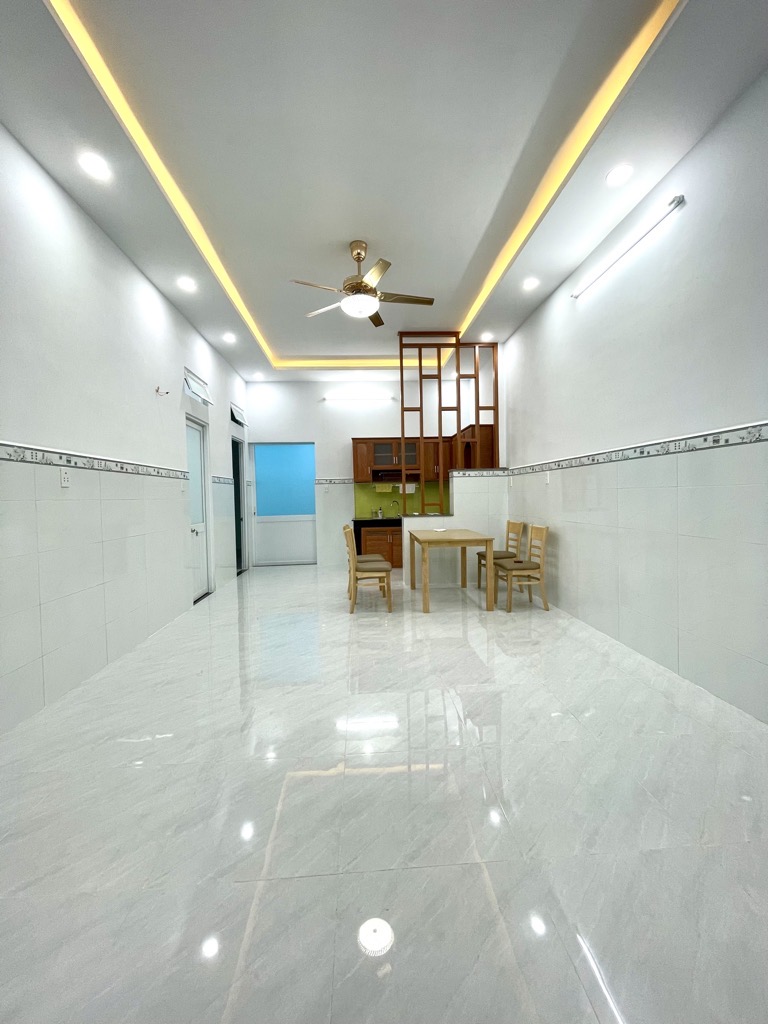 NHÀ ĐẸP Ở NGAY - SÁT NGÃ TƯ 4 XÃ - HẺM XE HƠI 5M - 4.21 TỶ - GIÁP TÂN PHÚ