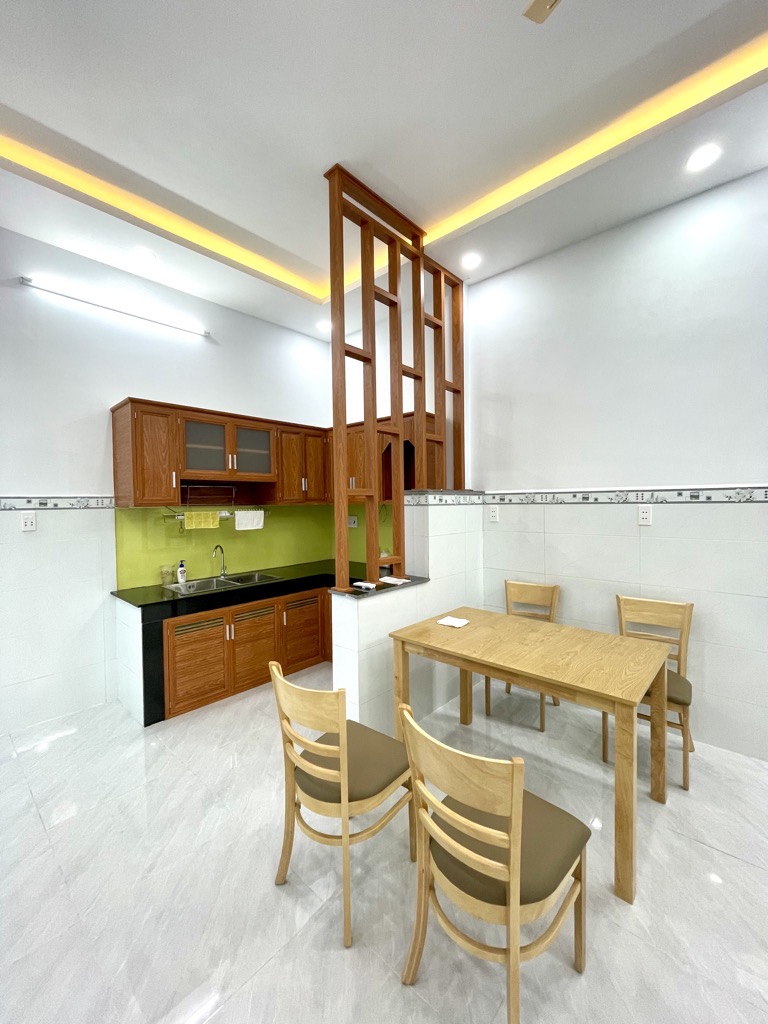 NHÀ ĐẸP Ở NGAY - SÁT NGÃ TƯ 4 XÃ - HẺM XE HƠI 5M - 4.21 TỶ - GIÁP TÂN PHÚ