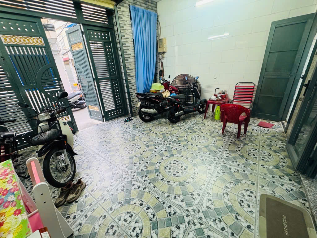 Bán nhà quận Tân Phú, 78m2