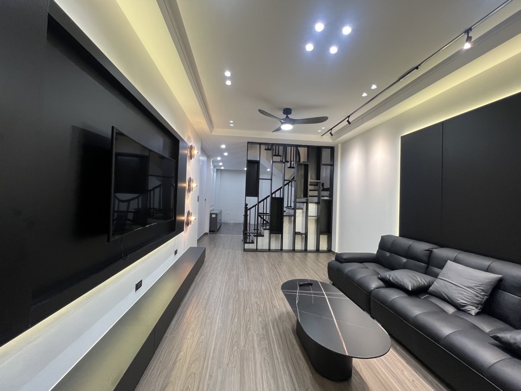 Nhà Ngọc Lâm, về ở ngay, full nội thất, giá siêu đẹp, nhỉnh 7 tỷ