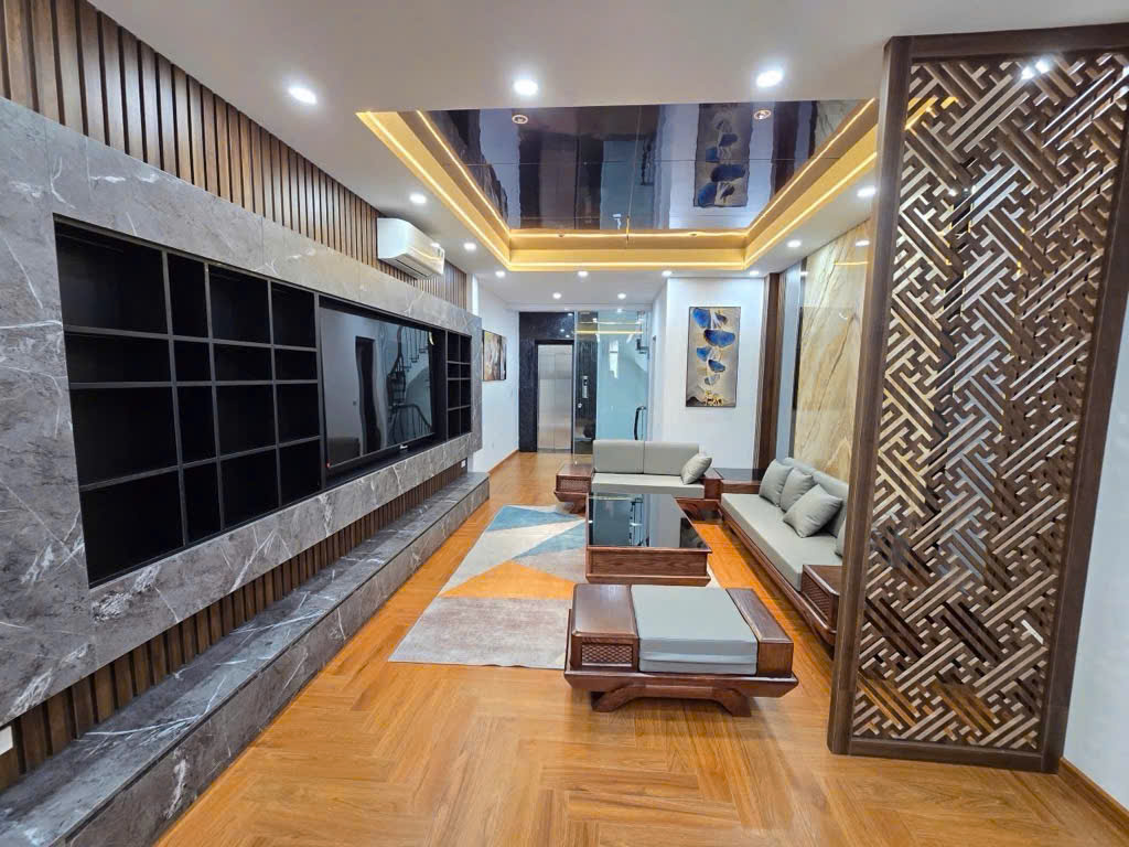 NGÕ 67 NGUYỄN VĂN CỪ - 7 TẦNG - FULL NỘI THẤT - THANG MÁY NHẬP KHẨU