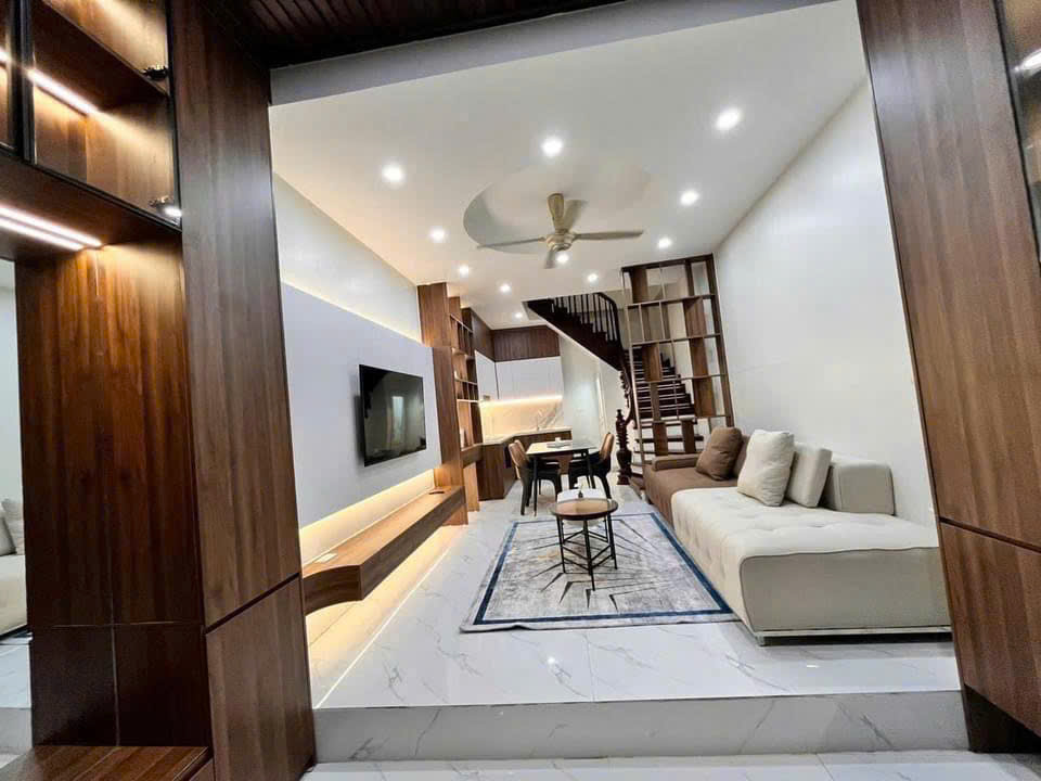 (HIẾM)TRUNG TÂM VĂN QUÁN- TRẦN PHÚ- VÀI BƯỚC RA TÀU ĐIỆN - NỘI THẤT XỊN SÒ