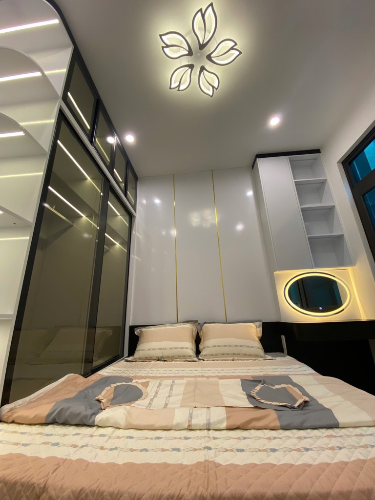 NHÀ PHỐ - TRUNG TÂM - 4 TẦNG - TIỆN ÍCH NGẬP TRÀN