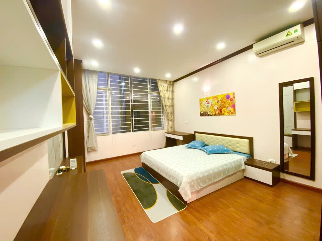 CẦN TIỀN. BÁN NHANH CĂN HOA HẬU 49M2 - NHÀ ĐẸP - PHÂN LÔ - Ô TÔ - VỈA HÈ