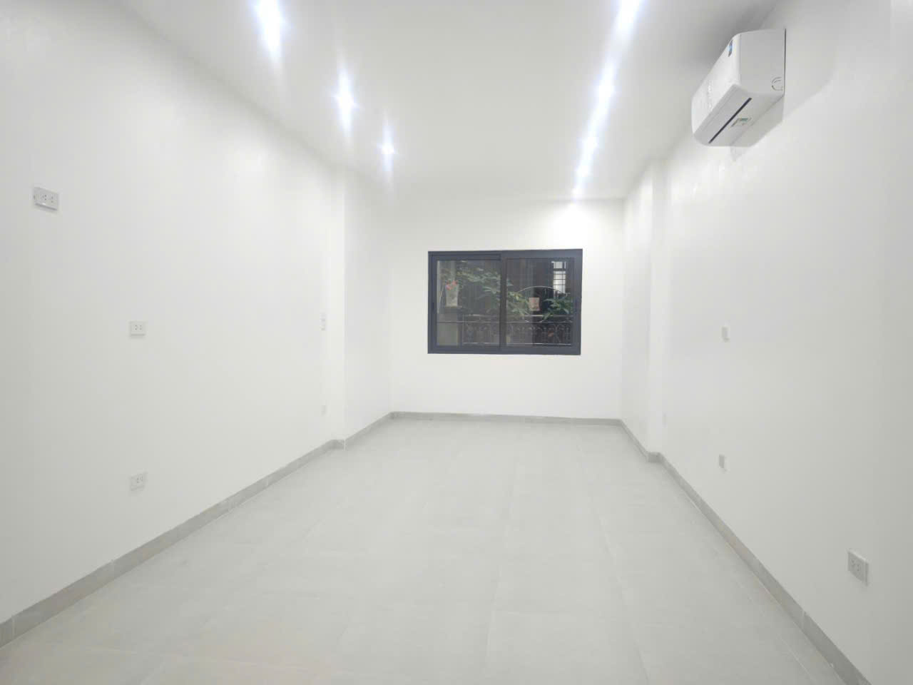 RẺ - ĐẸP - LẠI SANG - NHÀ PHỐ TIỂU CÔNG NGHỆ - TIỆN LỢI GIAO THÔNG - CÔNG DANH RỘNG MỞ