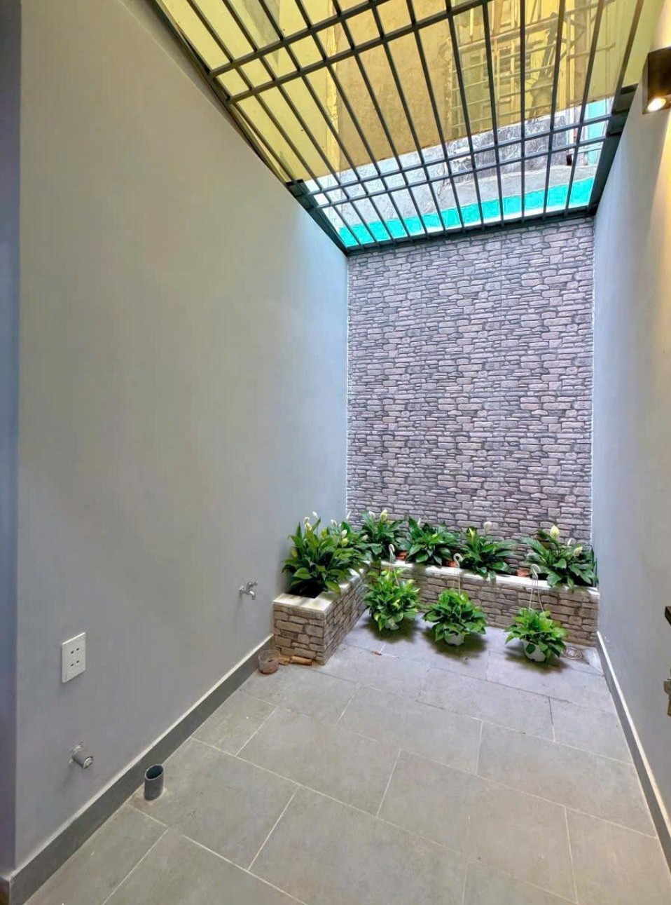 Sát QUẬN 1 - NHÀ ĐẸP vào ở ngay – 40m2 – nhỉnh 4 tỷ