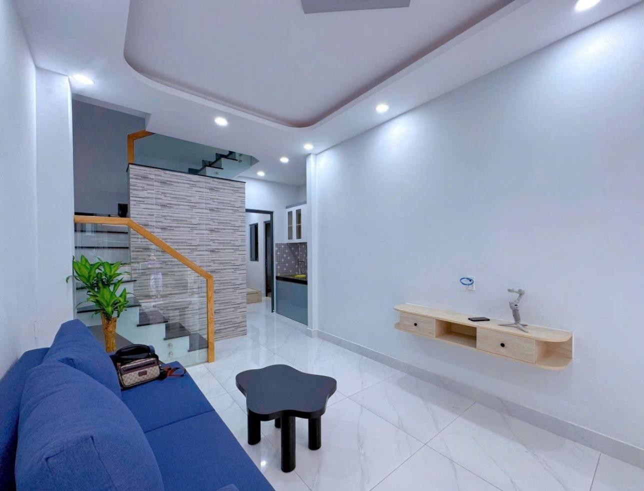 Sát QUẬN 1 - NHÀ ĐẸP vào ở ngay – 40m2 – nhỉnh 4 tỷ