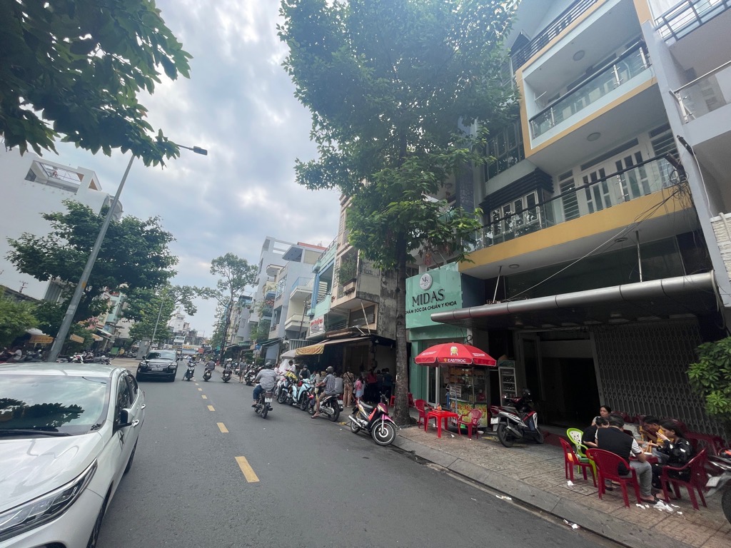 MẶT TIỀN SÁT NGÃ TƯ PHẠM VĂN CHÍ & MAI XUÂN THƯỞNG - 6,5x15M - 6 TẦNG THANG MÁY