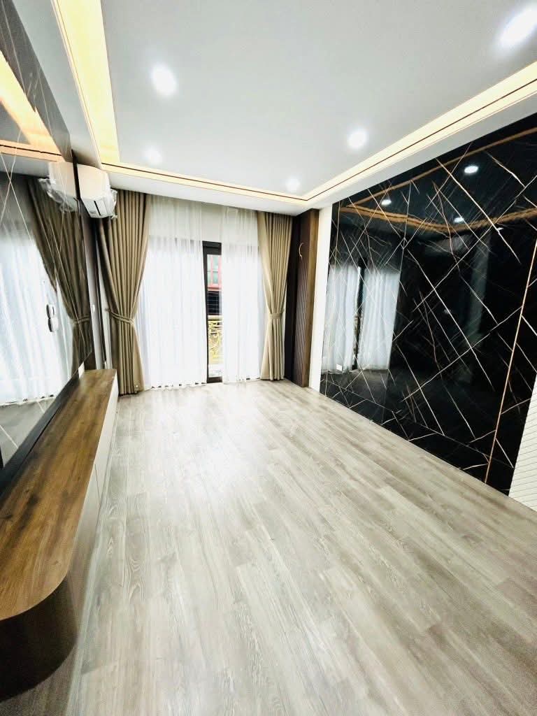 Bán nhà phố Tân mai, 50m ×5 tầng, sổ đỏ chính chủ