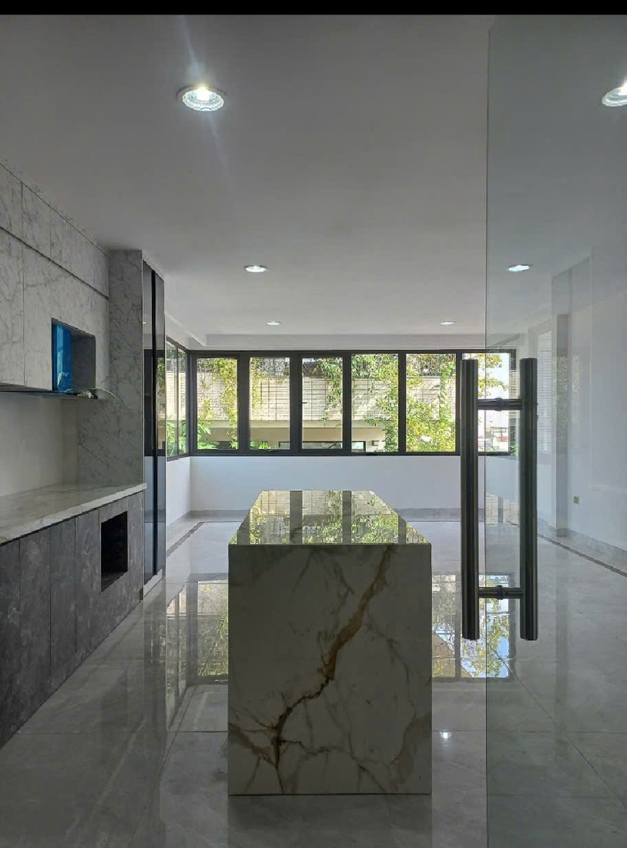 Hiếm, nhà Nguyễn Văn Cừ, 75m, kinh doanh, ngõ thông, nhỉnh 10 tỷ