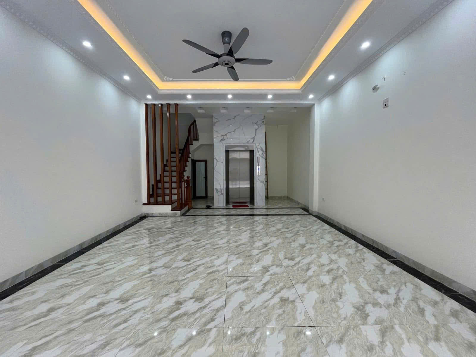 Bán gấp nhà phố Hoàng Minh Đạo, 78m, ngõ ô tô tránh, full nội thất, hơn 11 tỷ.