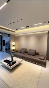 Cực hiếm, nhà phố Bồ Đề, 62m, gần hồ, ô tô tránh, hơn 10 tỷ.
