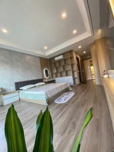 Bán nhà phố Bồ Đề, 56m, gần hồ, gara ô tô, hơn 10 tỷ.