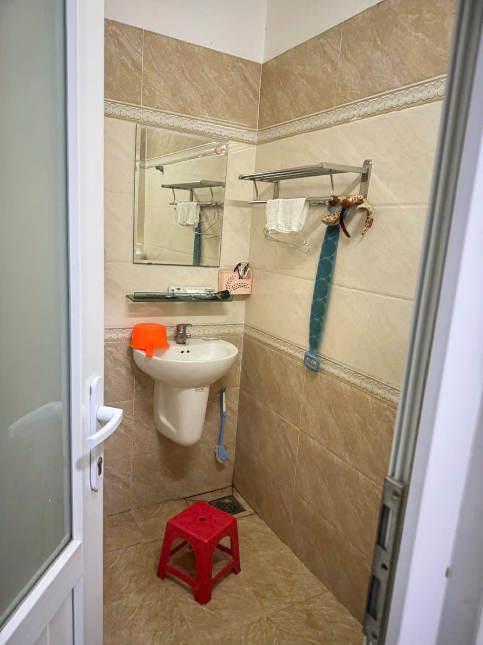 Nhà ĐẸP 5x20m Full Nội thất xịn, 3 lầu, 4pn, 5wc, sân xe 7 chỗ