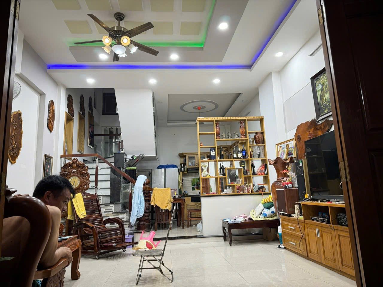 Nhà ĐẸP 5x20m Full Nội thất xịn, 3 lầu, 4pn, 5wc, sân xe 7 chỗ