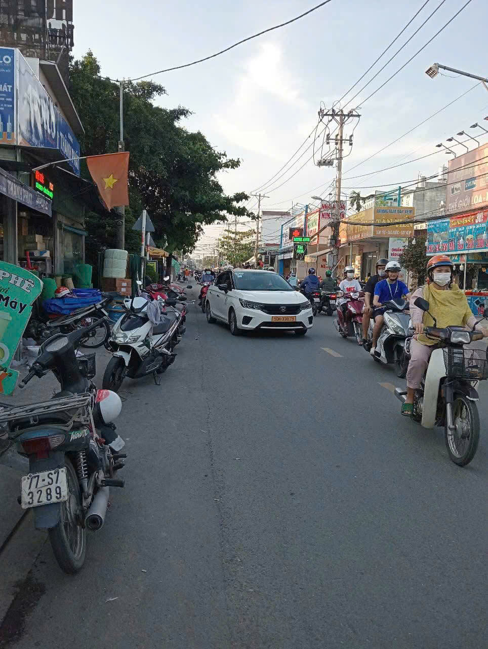 NHÀ HẺM XE TẢI THÔNG, GẦN CHỢ VƯỜN LÀI, 5X13M, 2 MÁY LẠNH