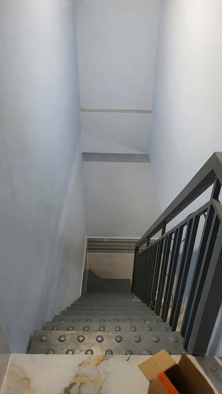 Nhà 2pn, xe hơi tới nhà, mới làm 100%, sạch đẹp, gần chợ Cầu Đồng, TL13