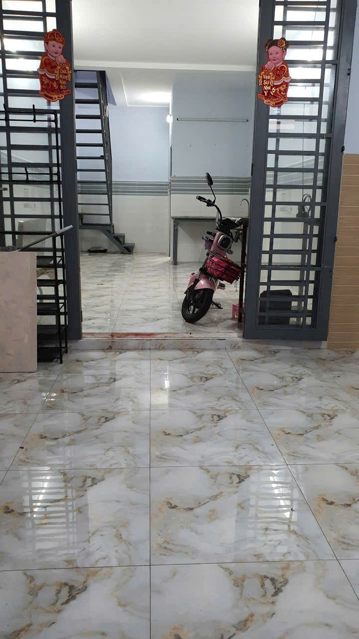 Nhà 2pn, xe hơi tới nhà, mới làm 100%, sạch đẹp, gần chợ Cầu Đồng, TL13