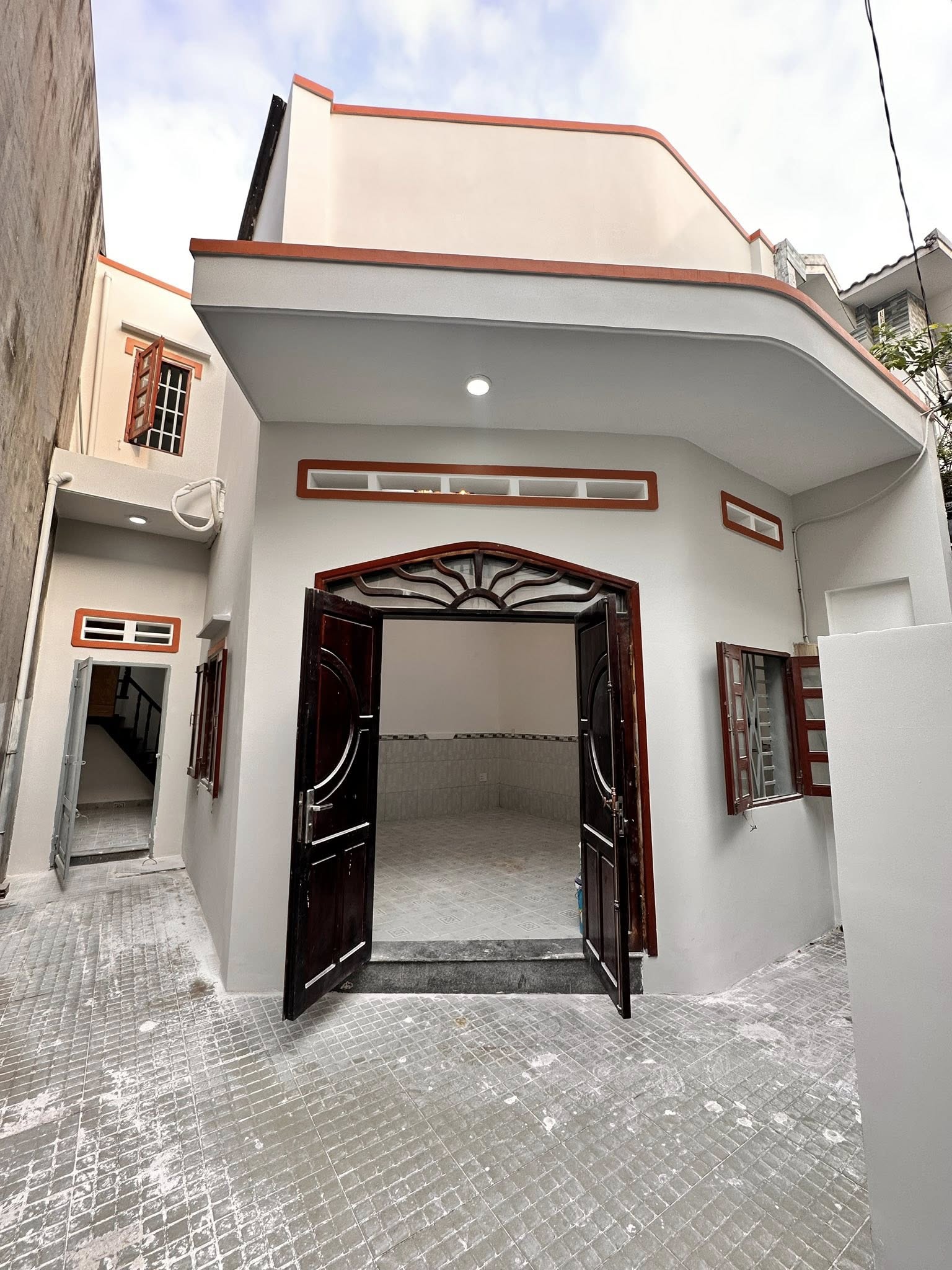 Nhà 2pn, xe hơi tới nhà, mới làm 100%, sạch đẹp, gần chợ Cầu Đồng, TL13