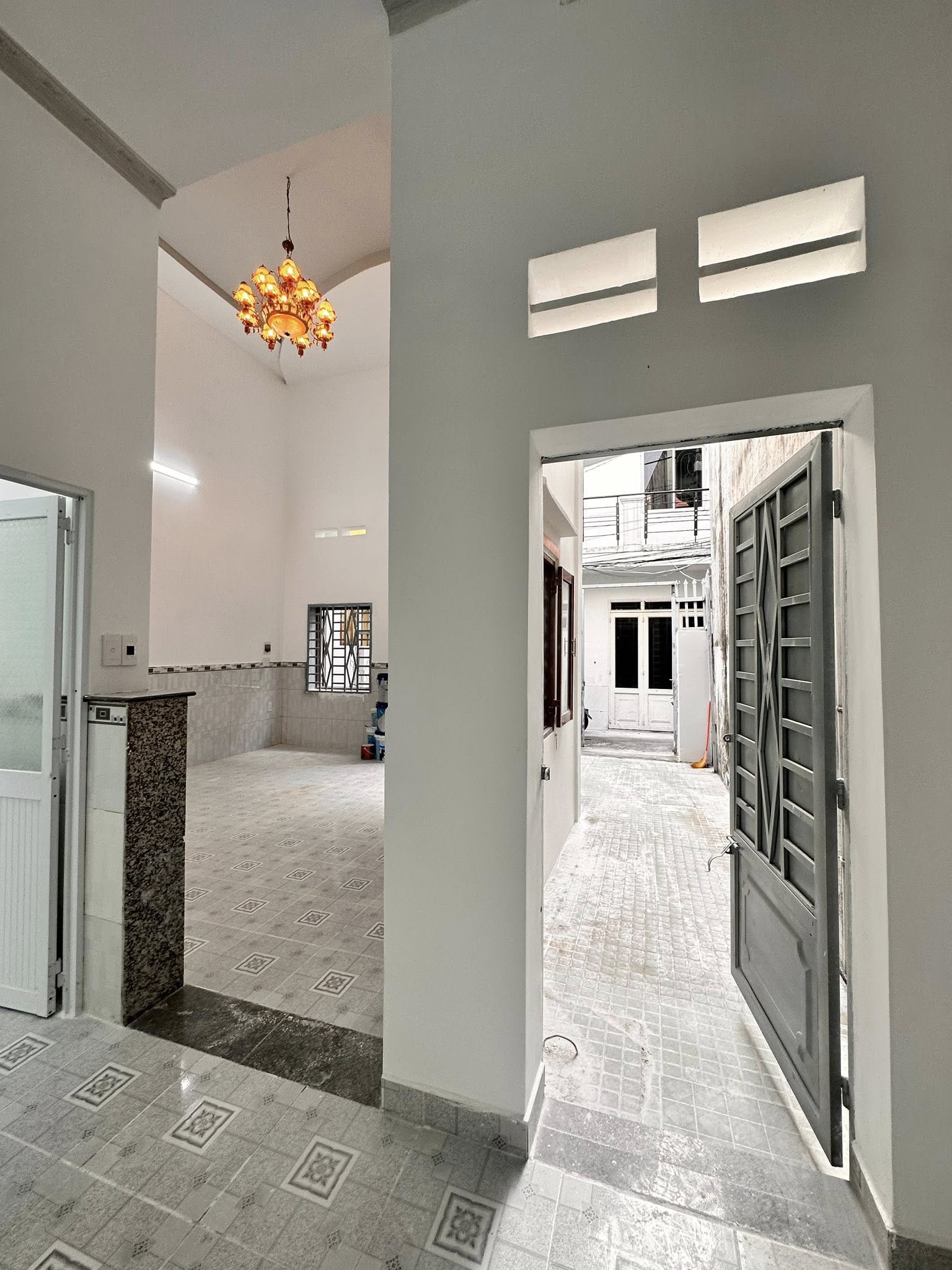 Nhà 2pn, xe hơi tới nhà, mới làm 100%, sạch đẹp, gần chợ Cầu Đồng, TL13