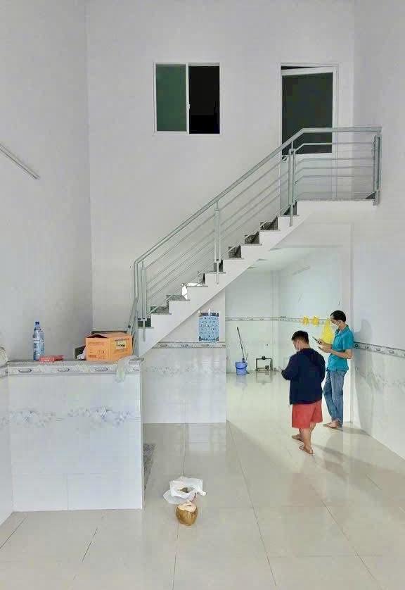 Nhà 2pn, xe hơi tới nhà, mới làm 100%, sạch đẹp, gần chợ Cầu Đồng, TL13