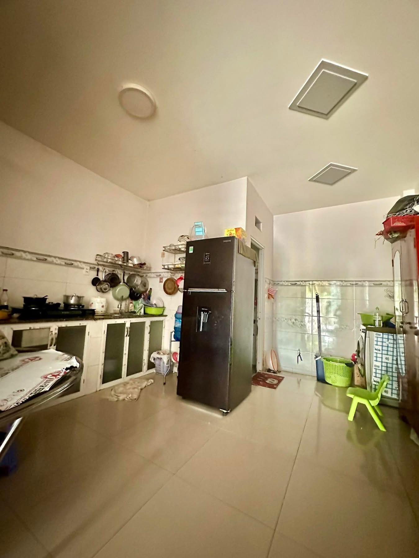 Nhà 2pn, xe hơi tới nhà, mới làm 100%, sạch đẹp, gần chợ Cầu Đồng, TL13