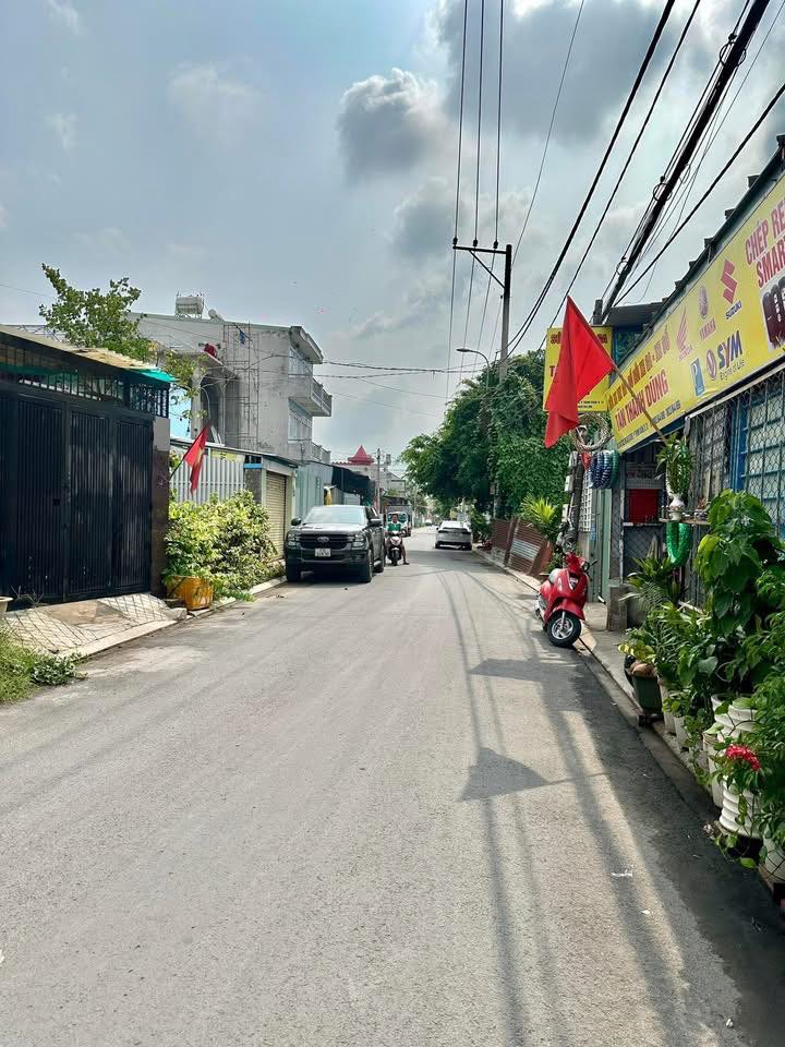 Nhà 2pn, xe hơi tới nhà, mới làm 100%, sạch đẹp, gần chợ Cầu Đồng, TL13