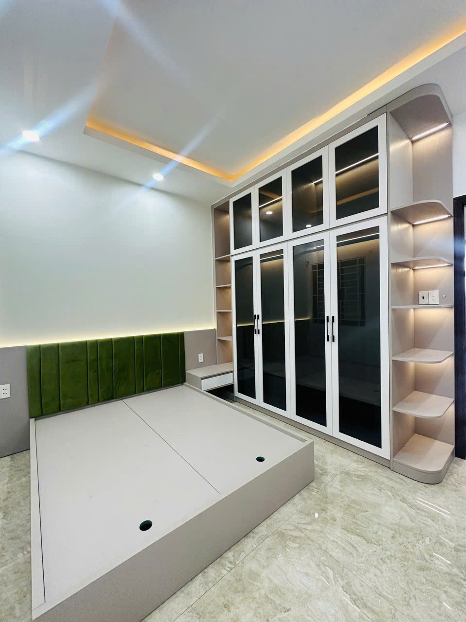 Nhà 2pn, xe hơi tới nhà, mới làm 100%, sạch đẹp, gần chợ Cầu Đồng, TL13