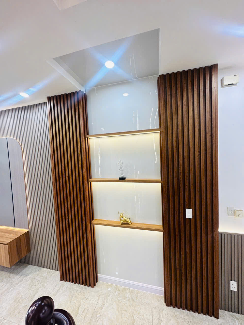 Nhà 2pn, xe hơi tới nhà, mới làm 100%, sạch đẹp, gần chợ Cầu Đồng, TL13