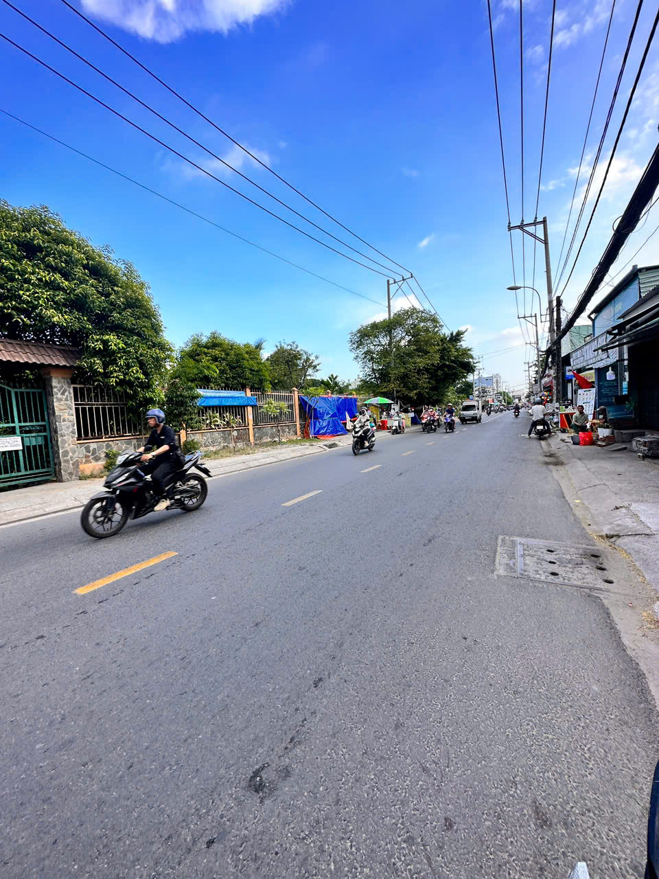 Nhà 2pn, xe hơi tới nhà, mới làm 100%, sạch đẹp, gần chợ Cầu Đồng, TL13