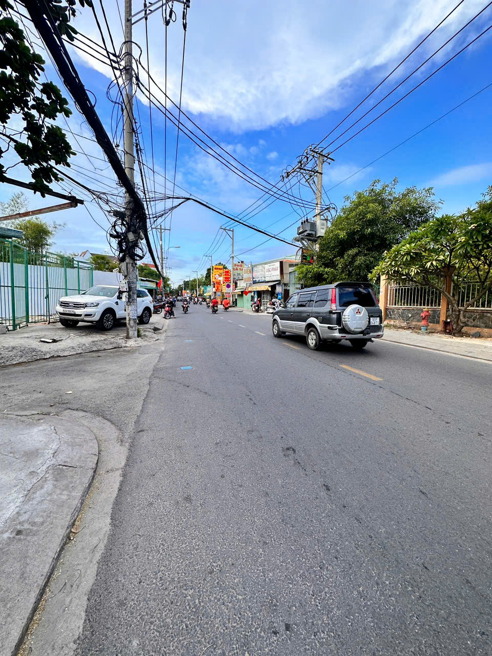 Nhà 2pn, xe hơi tới nhà, mới làm 100%, sạch đẹp, gần chợ Cầu Đồng, TL13