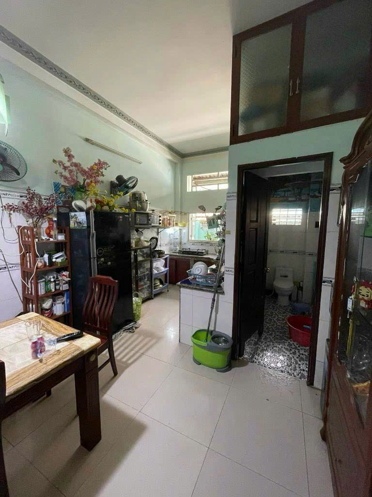 Nhà 2pn, xe hơi tới nhà, mới làm 100%, sạch đẹp, gần chợ Cầu Đồng, TL13