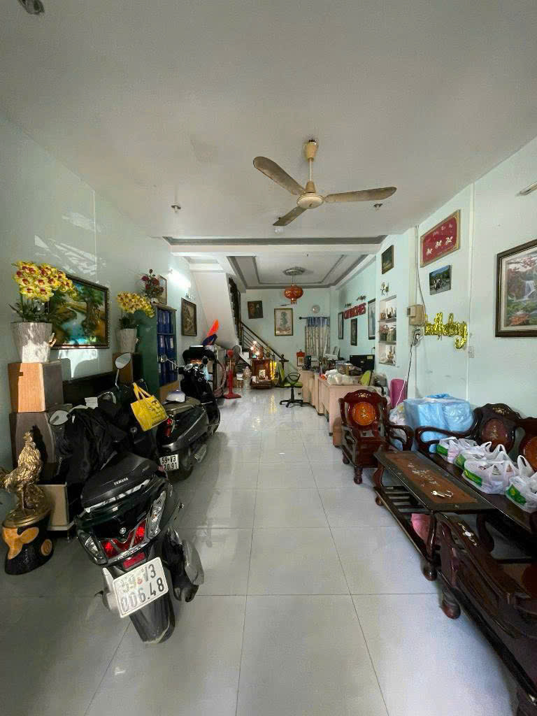 Nhà 2pn, xe hơi tới nhà, mới làm 100%, sạch đẹp, gần chợ Cầu Đồng, TL13