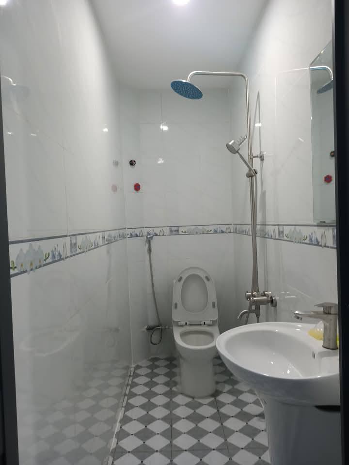 Nhà 2pn, xe hơi tới nhà, mới làm 100%, sạch đẹp, gần chợ Cầu Đồng, TL13