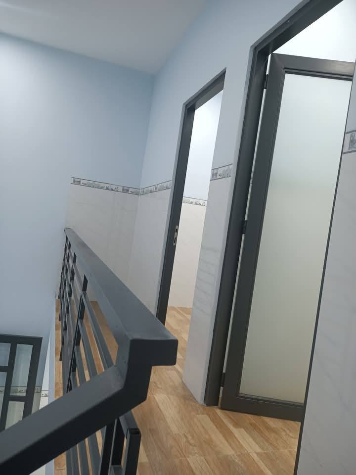 Nhà 2pn, xe hơi tới nhà, mới làm 100%, sạch đẹp, gần chợ Cầu Đồng, TL13