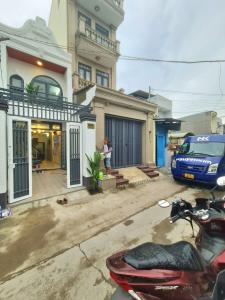 Nhà sân XE HƠI, 3pn gần Cao Đẳng Điện Lực, xe tải né nhau, 3.86T!