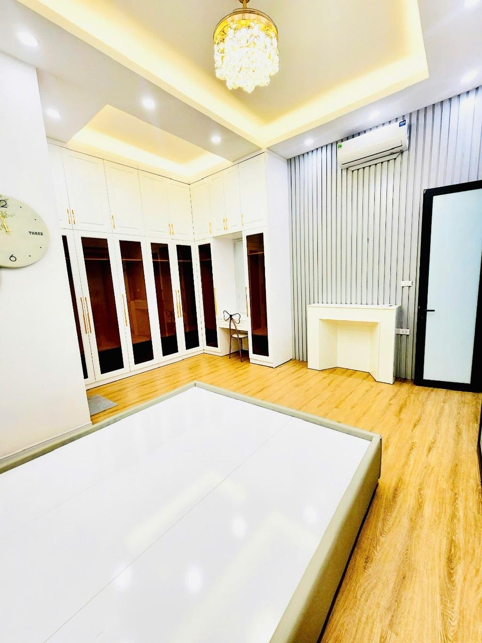 Tin được không.... Đặng Tiến Đông ngay lúc này.... Diện tích : 45m2 - 5 Tầng, 12Tỷ.