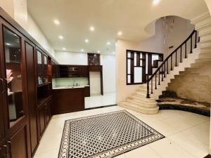 Tin được không........ Khương Trung ngay lúc này.... Diện tích : 108m2 - 4 Tầng – mặt tiền 5.6m, nhỉnh 19 Tỷ.