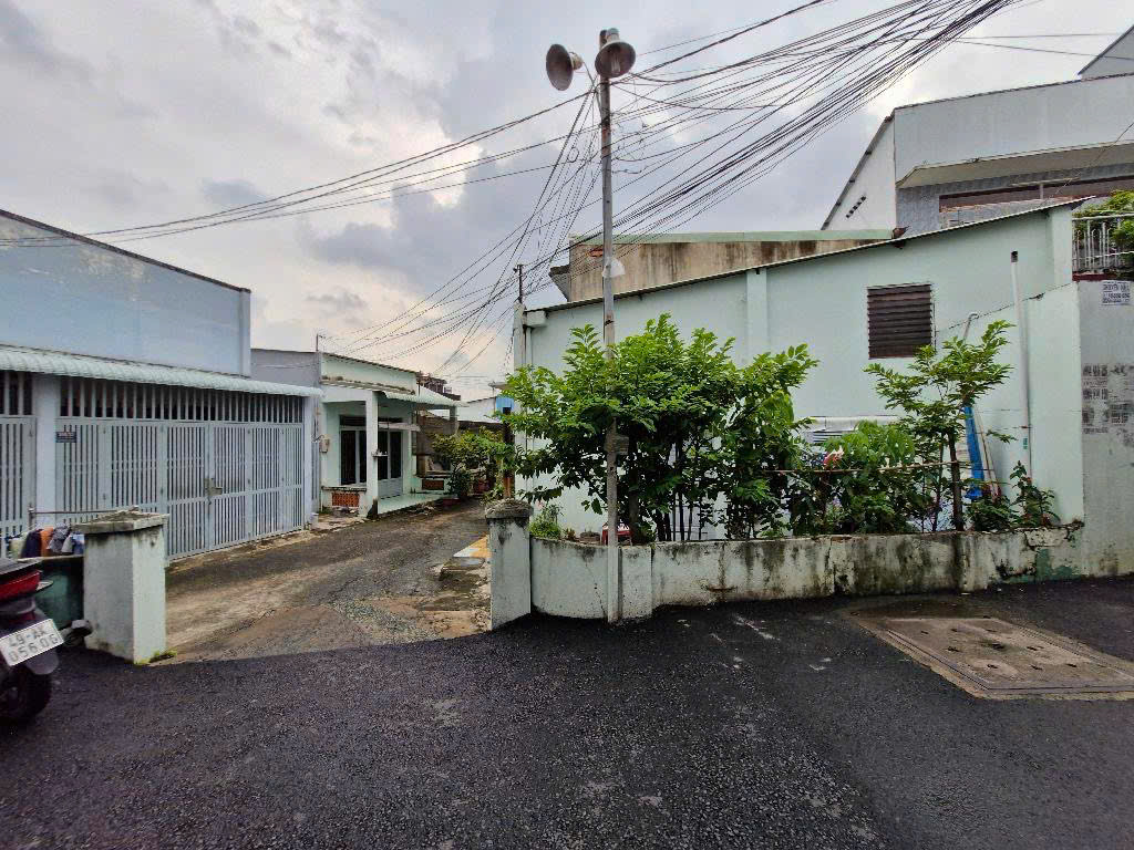 NGAY LÊ VĂN VIỆT Q.9 - ĐƯỜNG THÔNG MỌI NẺO - 99M2 - NGANG 5.5M - CHỈ NHỈNH 3 TỶ (TL)