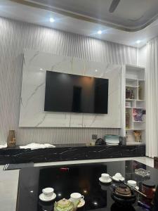 Bán Nhà Kim Giang Mới Keng 33m2 - 6 Tầng Giá Chào 9.6 TỶ