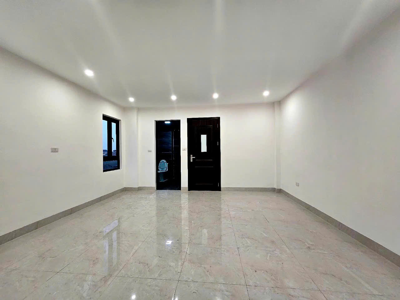 CẦN BÁN NHÀ ĐẸP 6 TẦNG - CÓ THANG MÁY - GARA Ô TÔ - PHÚC ĐỒNG, LONG BIÊN