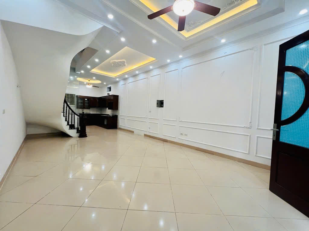 Nhà đẹp Phúc Lợi – Long Biên: 70m² x 4 tầng, nội thất đủ, hơn 7 tỷ!