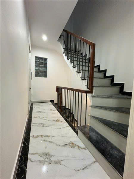 BÁN NHÀ PHỐ MINH KHAI- Ở LUÔN-THANG MÁY- SÂN CHUNG RỘNG-36M2-8.5 TỶ