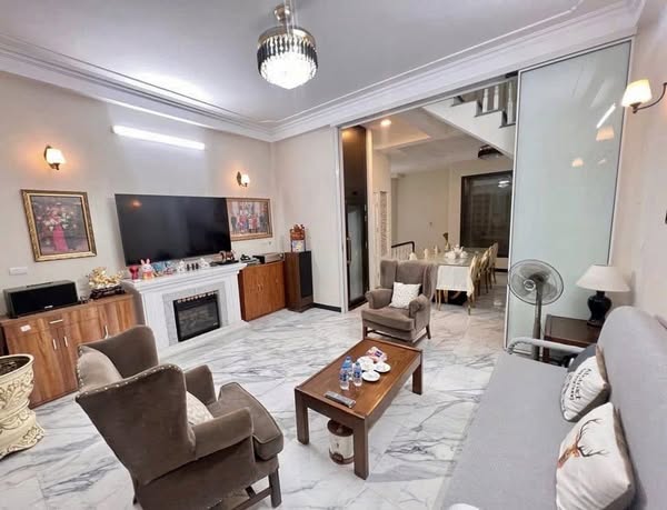 BÁN NHÀ NGỌC THUỴ - LONG BIÊN  - Vị trí đẹp, nằm vị trí đẹp 2 vỉa hè