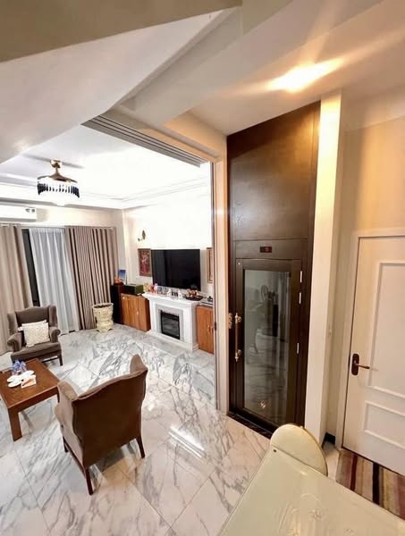 BÁN NHÀ NGỌC THUỴ - LONG BIÊN  - Vị trí đẹp, nằm vị trí đẹp 2 vỉa hè