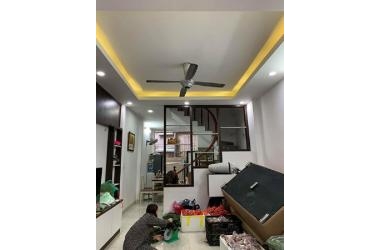 Bán gấp nhà Thanh Nhàn, nhà đẹp ô tô tránh 10m. 32m2 x 2.7 tỷ. LH: 0975236723