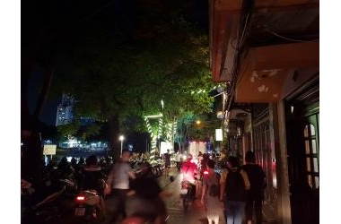 Mặt phố Mai Anh Tuấn, kinh doanh sầm uất, view hồ, 2 vỉa hè, giá rẻ 43mx4T
